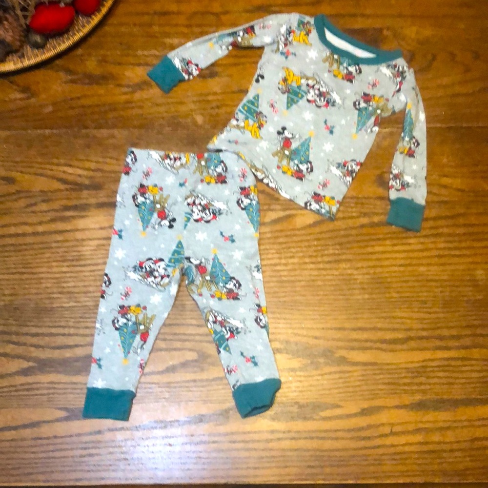 EUC Disney Junior Mickey and Minnie holiday pajama set size 18 months